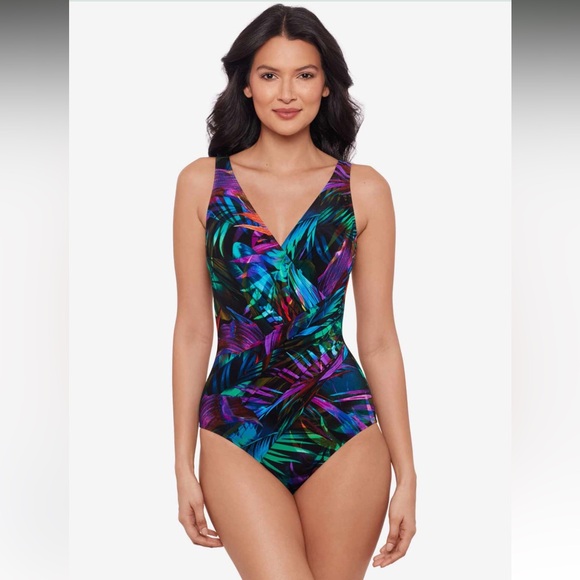 NWT Miraclesuit
DDD-Cup Oceanus One Piece in Palma Paradiso - Picture 1 of 4
